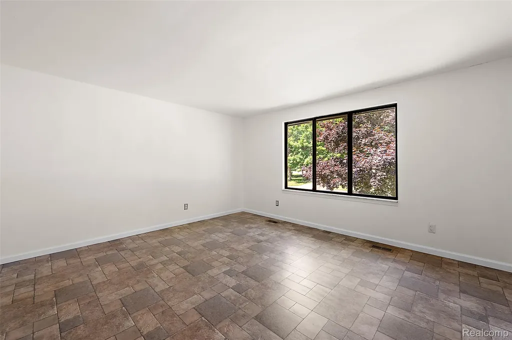 7427 Emerson Washington Township MI 48094