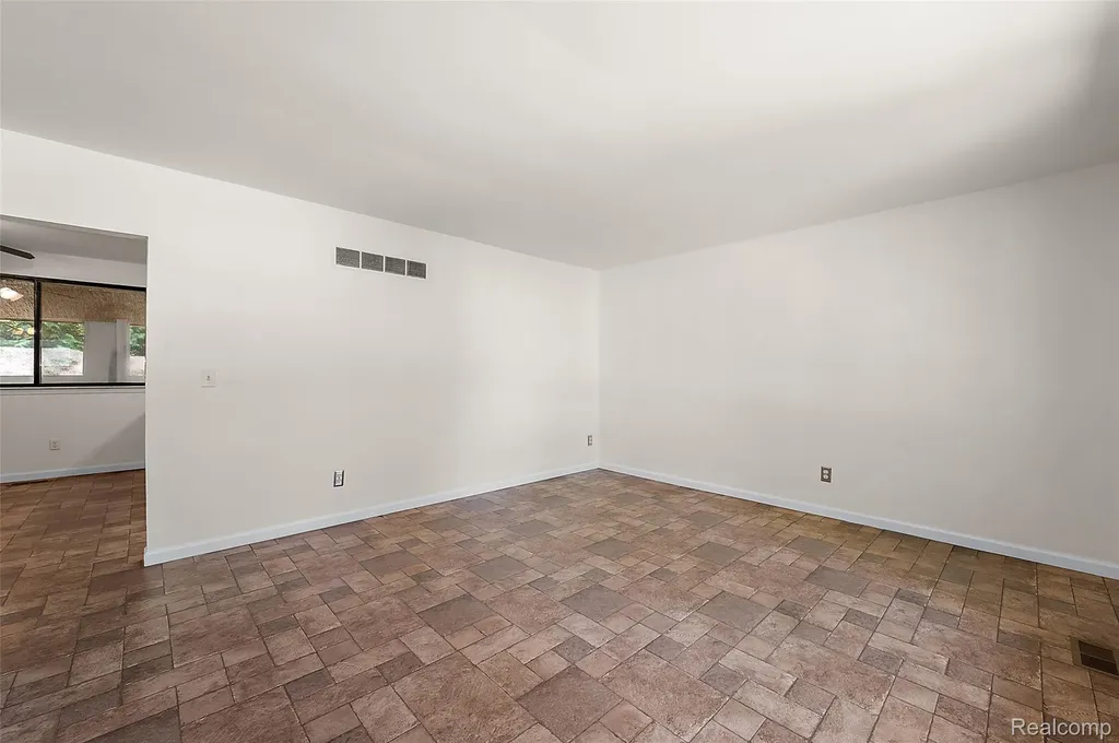 7427 Emerson Washington Township MI 48094