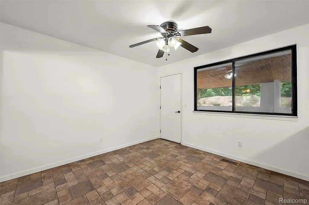 7427 Emerson Washington Township MI 48094