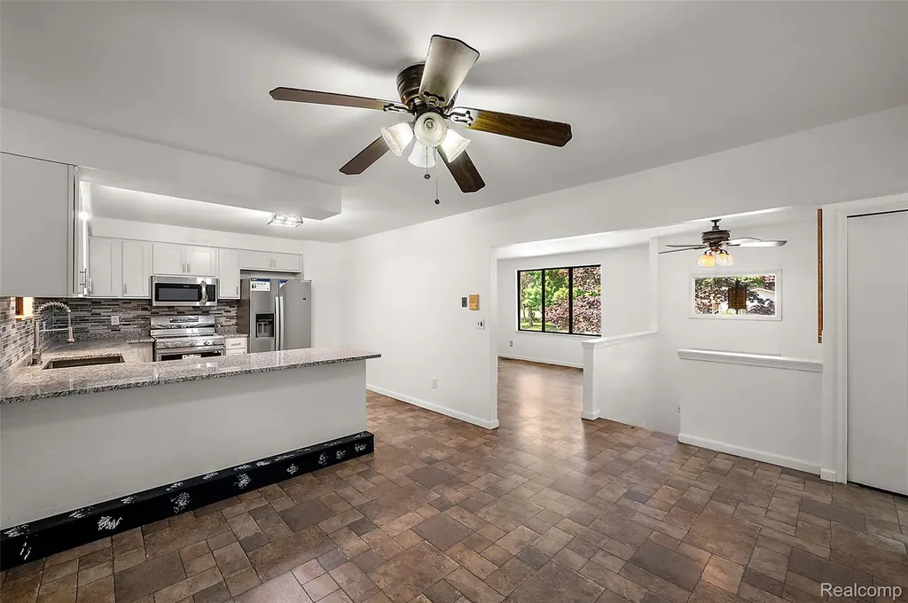 7427 Emerson Washington Township MI 48094