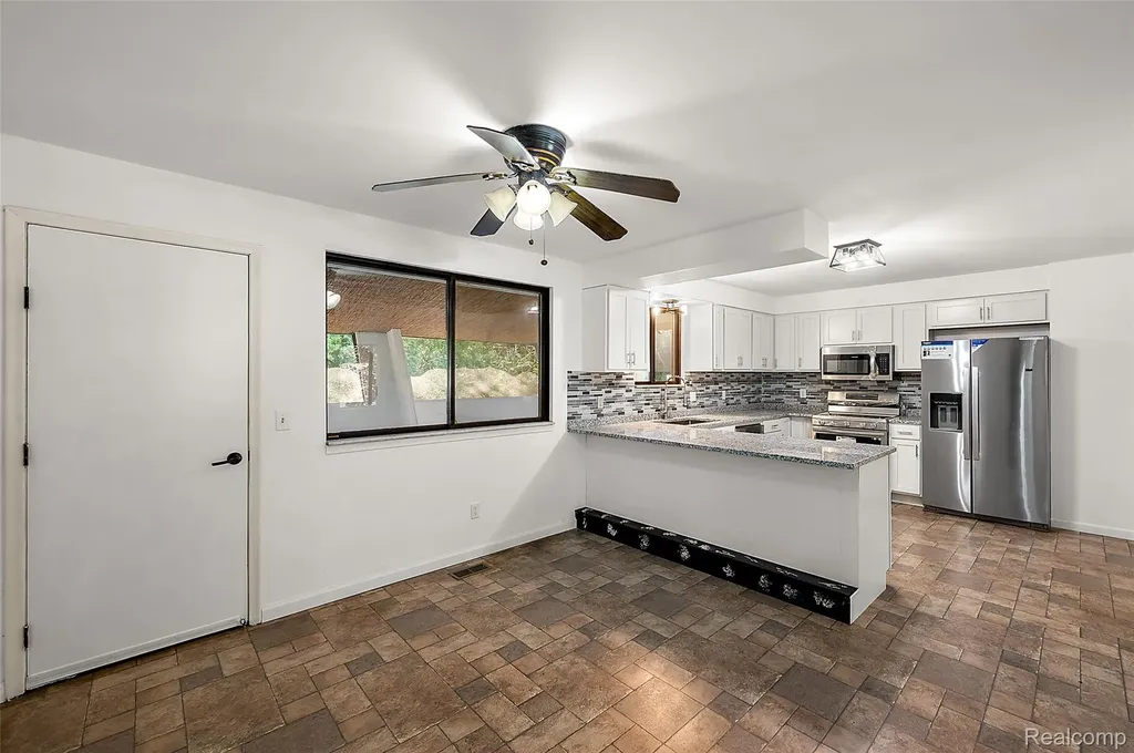 7427 Emerson Washington Township MI 48094