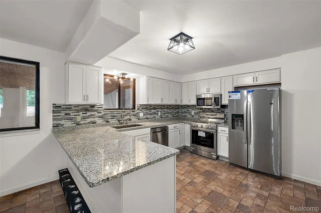 7427 Emerson Washington Township MI 48094