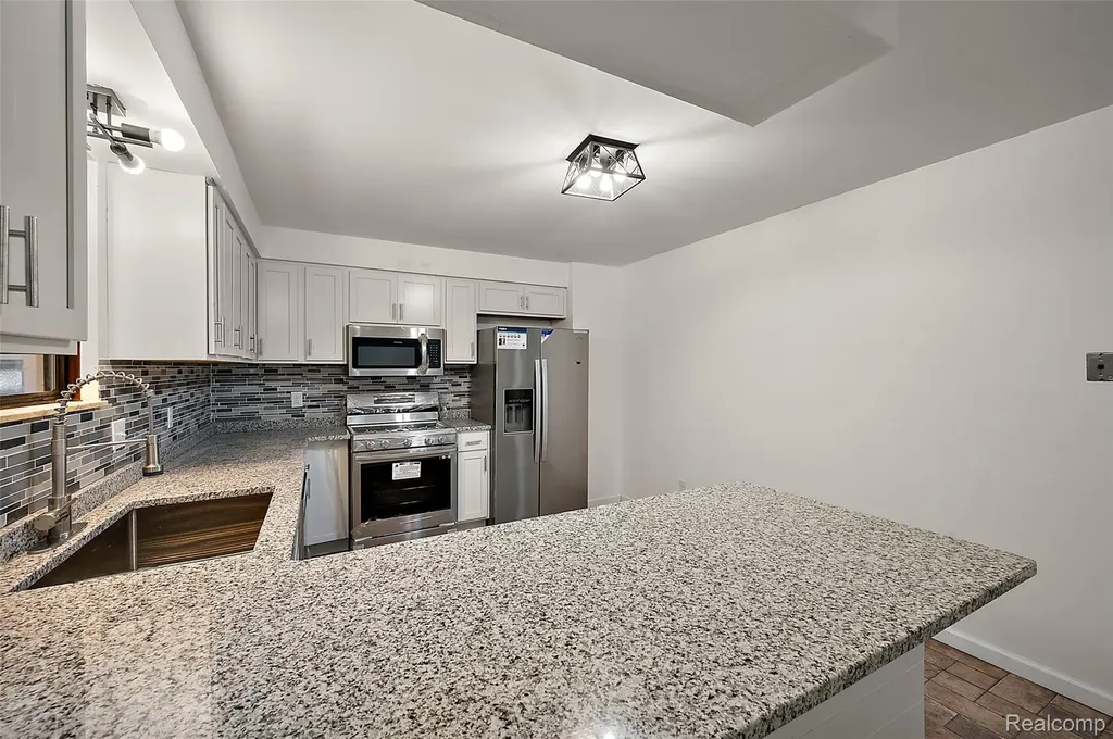 7427 Emerson Washington Township MI 48094