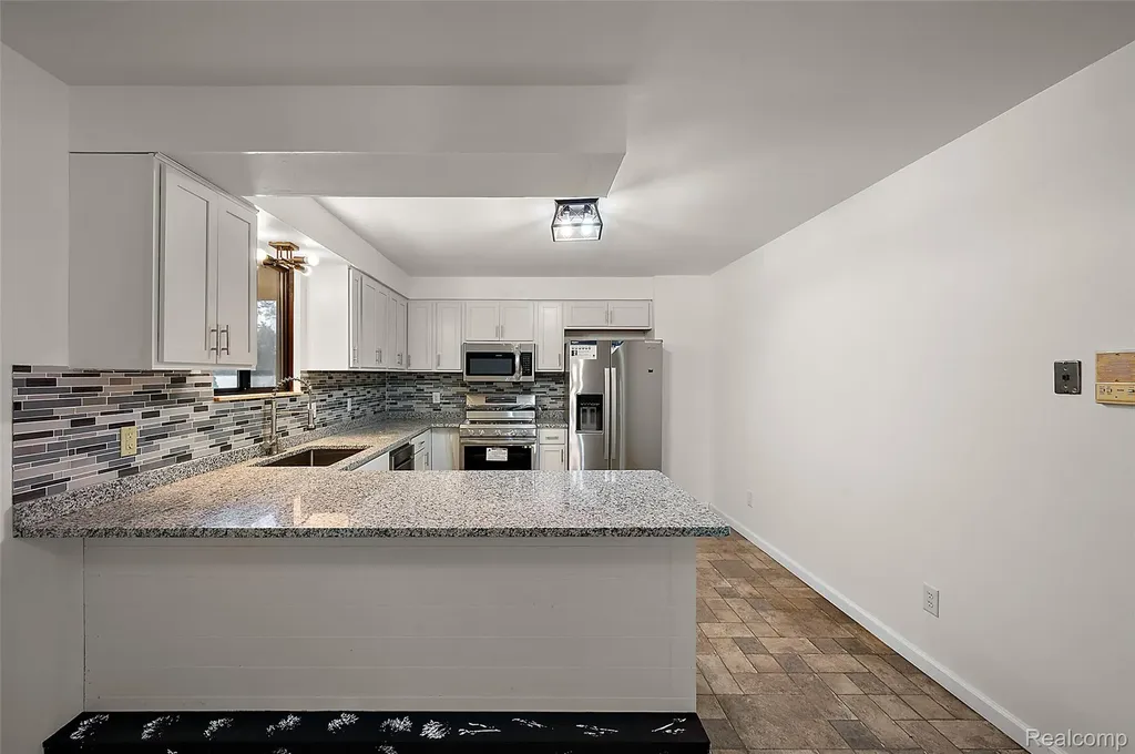 7427 Emerson Washington Township MI 48094