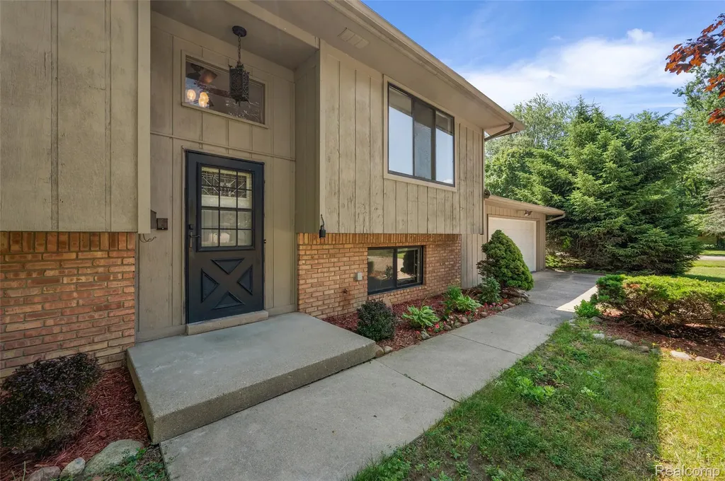 7427 Emerson Washington Township MI 48094