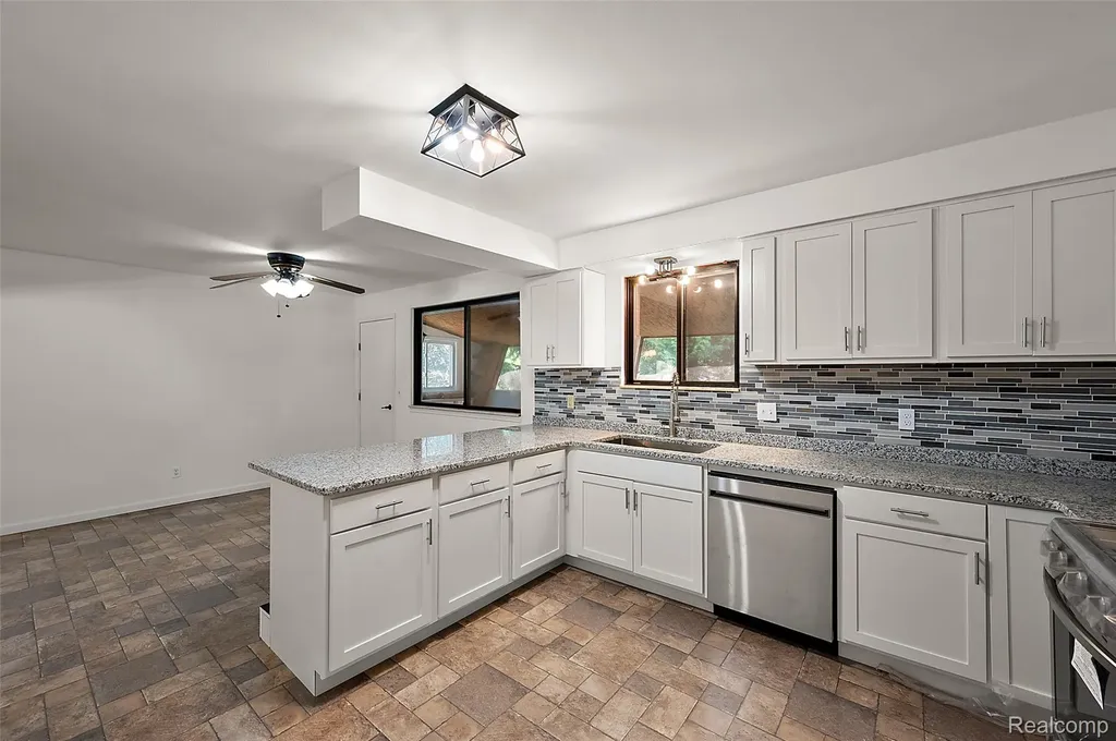 7427 Emerson Washington Township MI 48094
