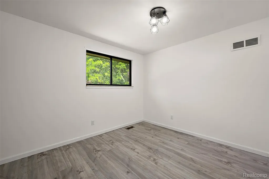 7427 Emerson Washington Township MI 48094