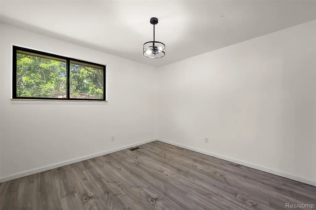 7427 Emerson Washington Township MI 48094