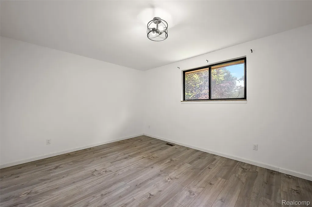 7427 Emerson Washington Township MI 48094