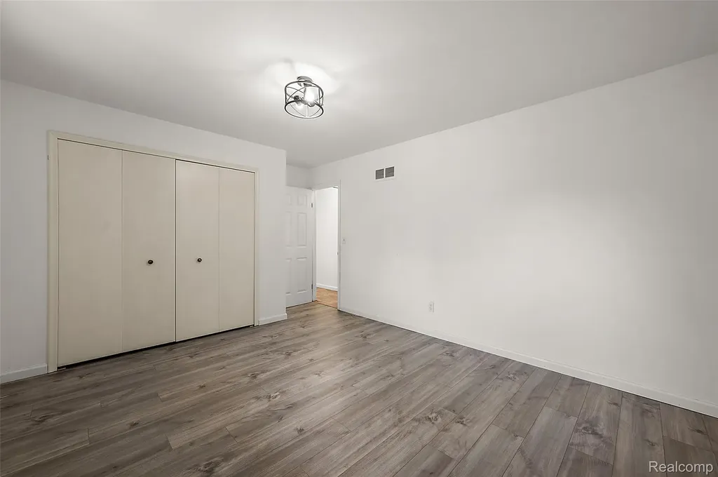 7427 Emerson Washington Township MI 48094
