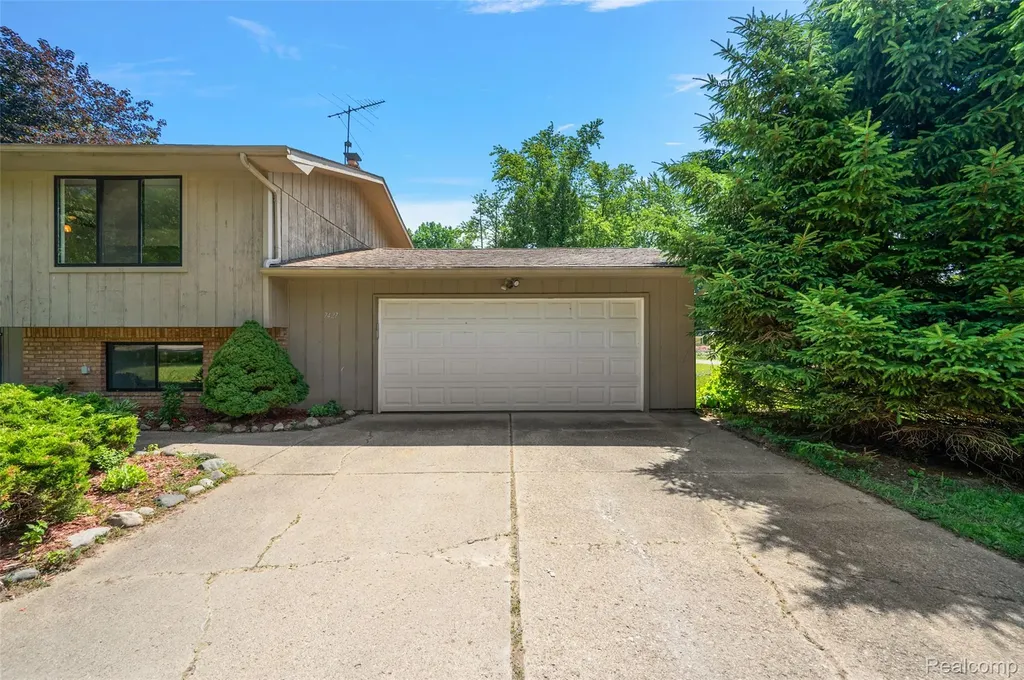 7427 Emerson Washington Township MI 48094