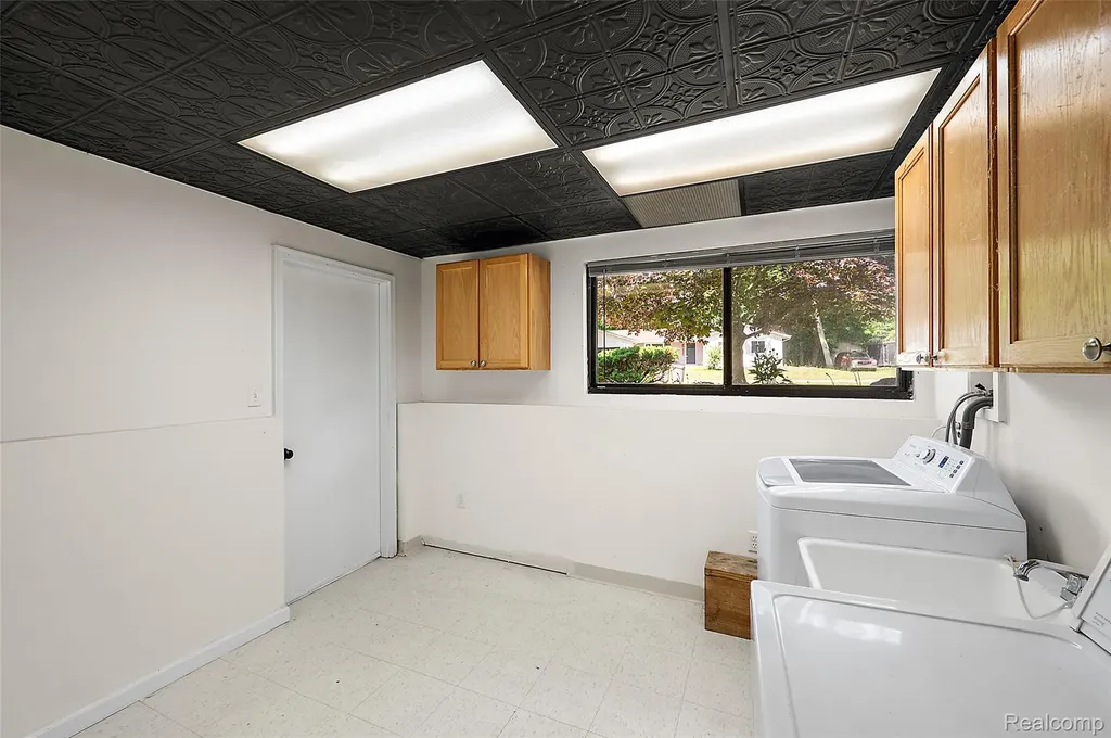 7427 Emerson Washington Township MI 48094
