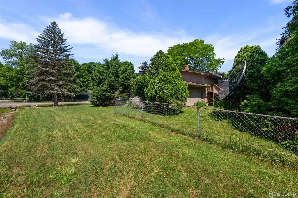 7427 Emerson Washington Township MI 48094