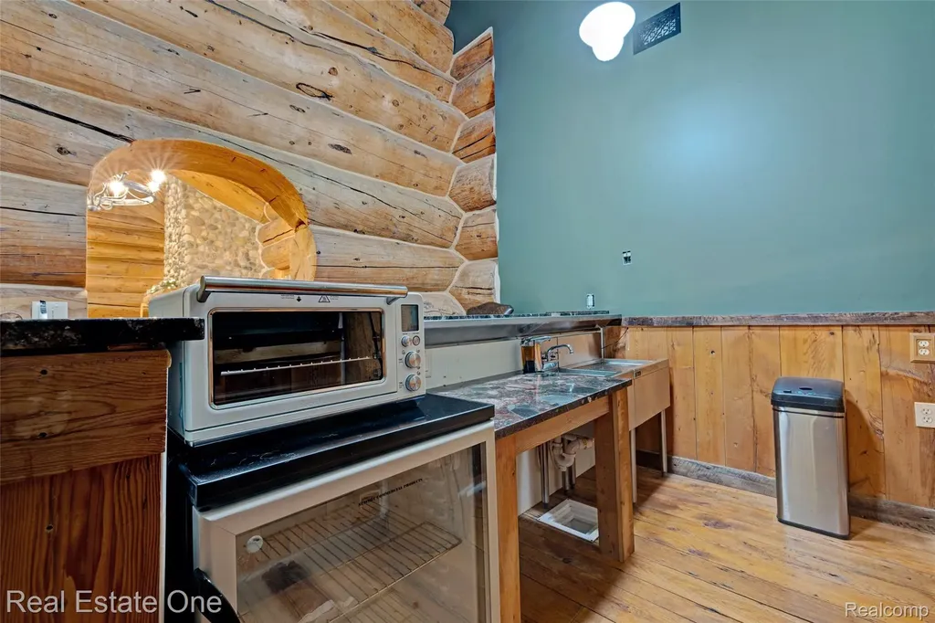 4340 Lahring Road Holly Township MI 48442