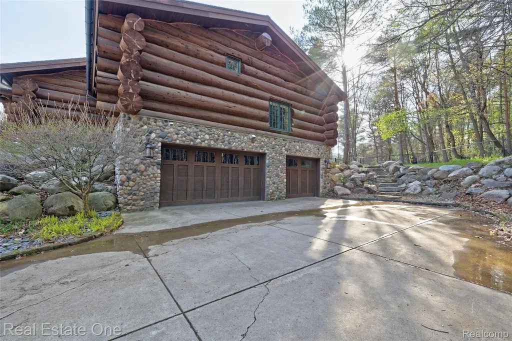 4340 Lahring Road Holly Township MI 48442