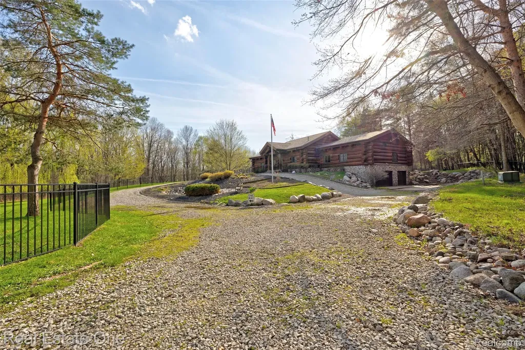 4340 Lahring Road Holly Township MI 48442