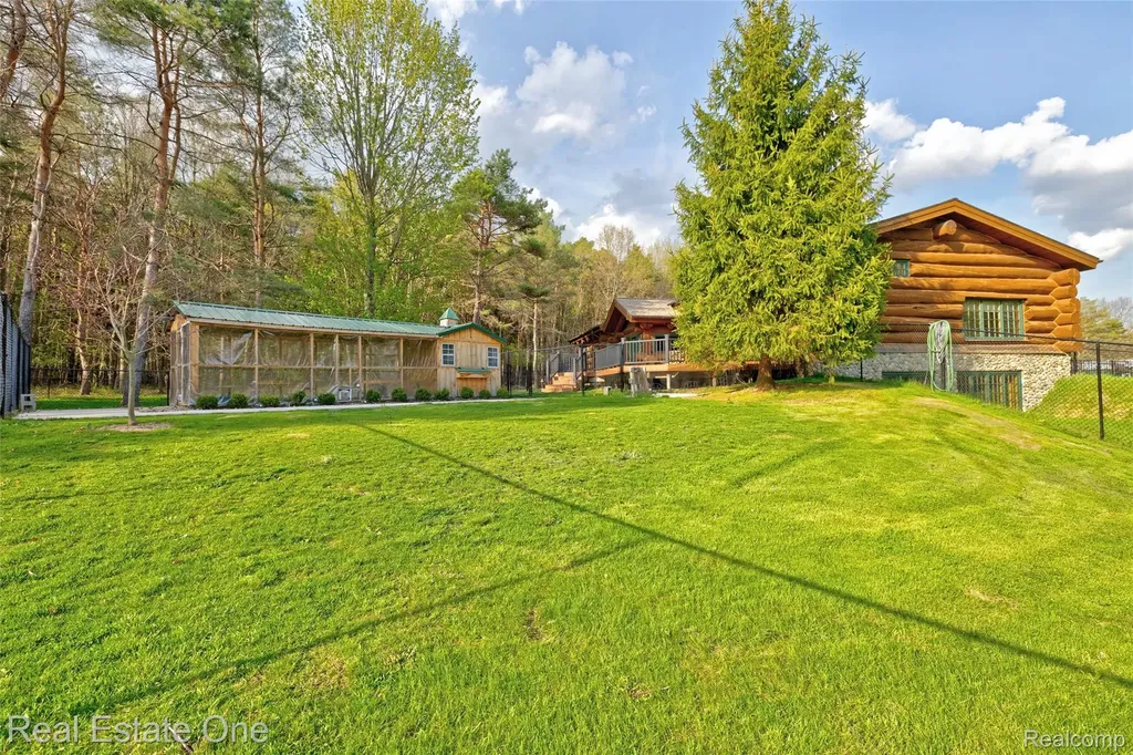4340 Lahring Road Holly Township MI 48442