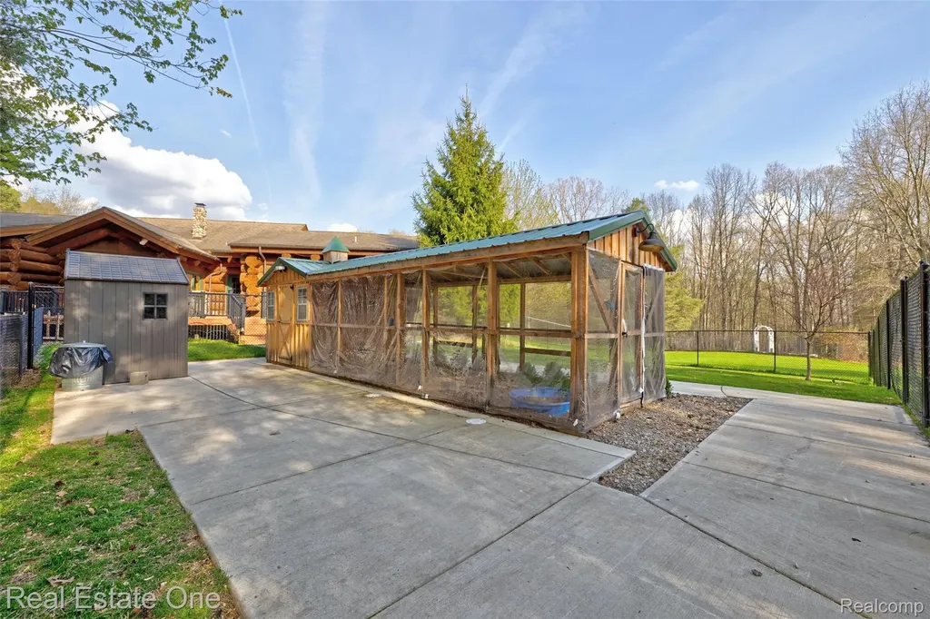 4340 Lahring Road Holly Township MI 48442