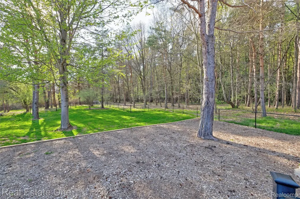 4340 Lahring Road Holly Township MI 48442