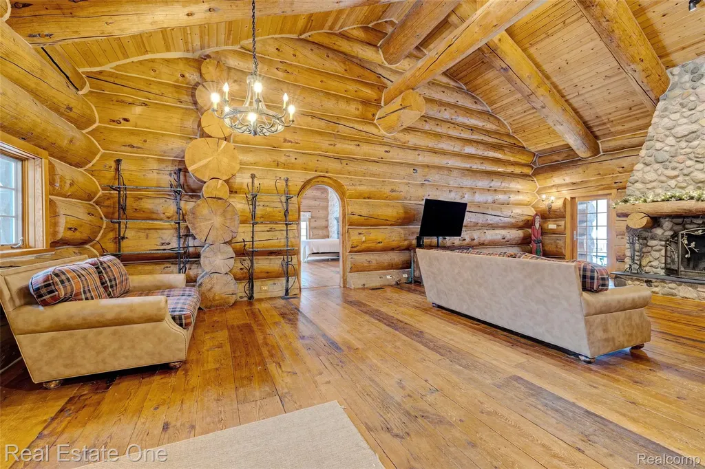 4340 Lahring Road Holly Township MI 48442