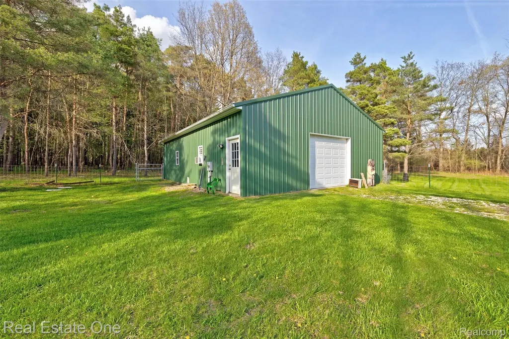 4340 Lahring Road Holly Township MI 48442
