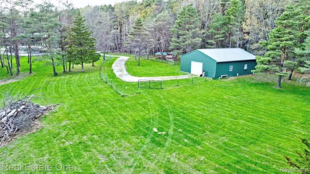 4340 Lahring Road Holly Township MI 48442