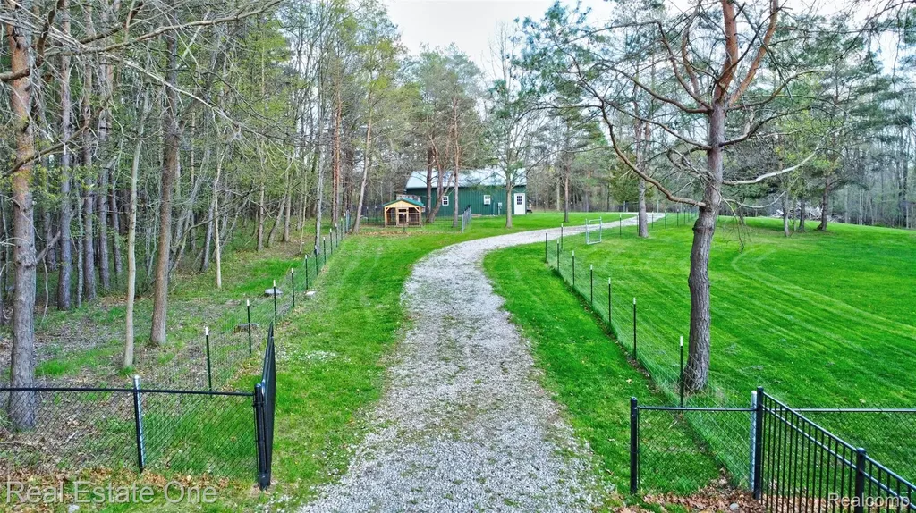 4340 Lahring Road Holly Township MI 48442