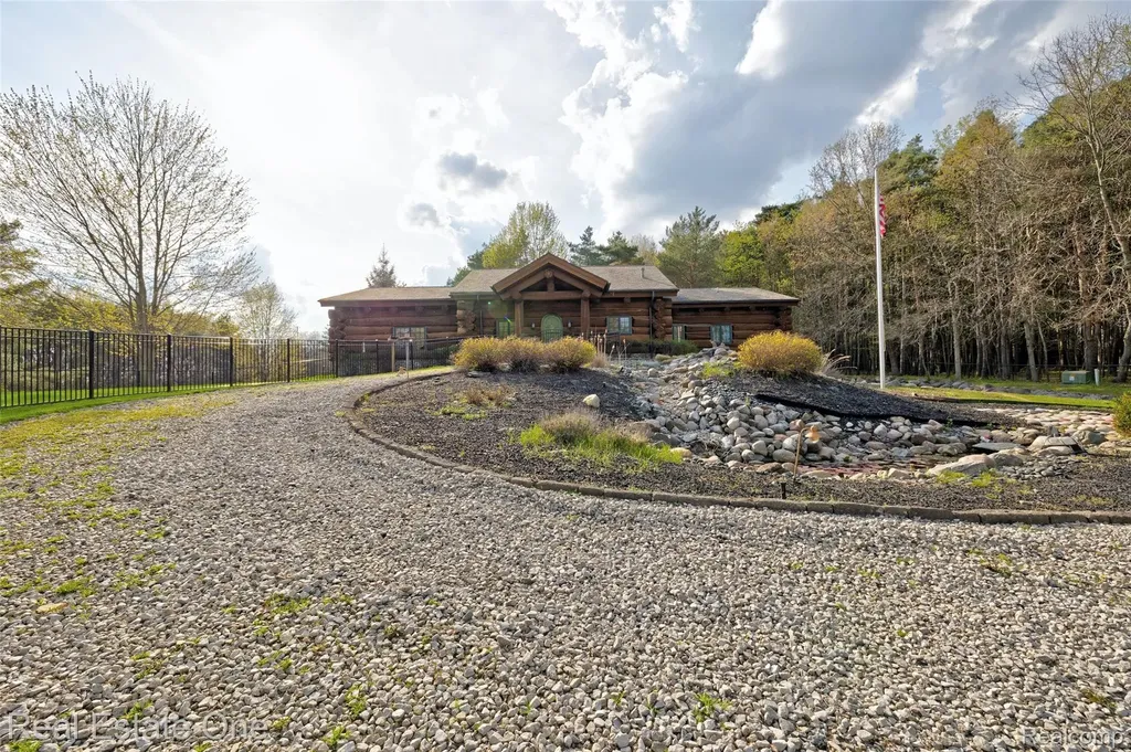 4340 Lahring Road Holly Township MI 48442
