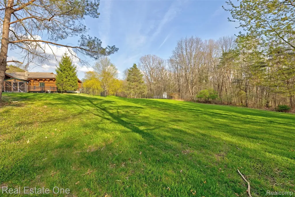 4340 Lahring Road Holly Township MI 48442