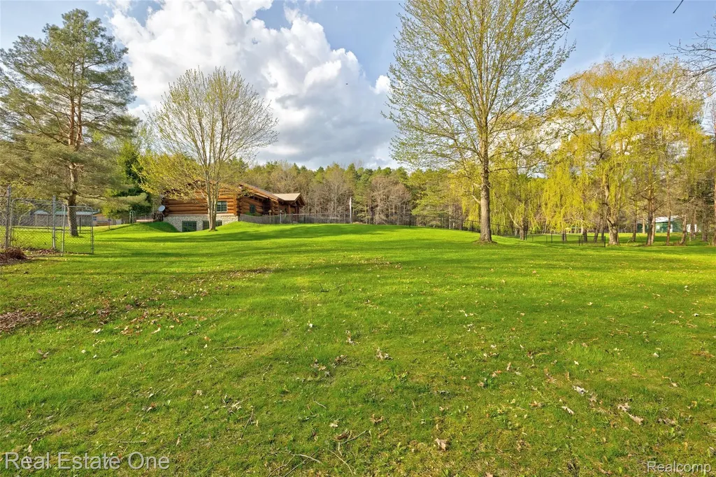 4340 Lahring Road Holly Township MI 48442