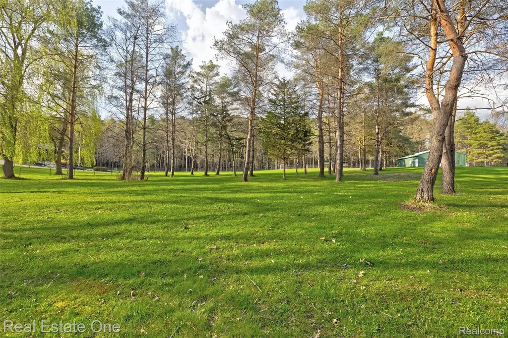 4340 Lahring Road Holly Township MI 48442