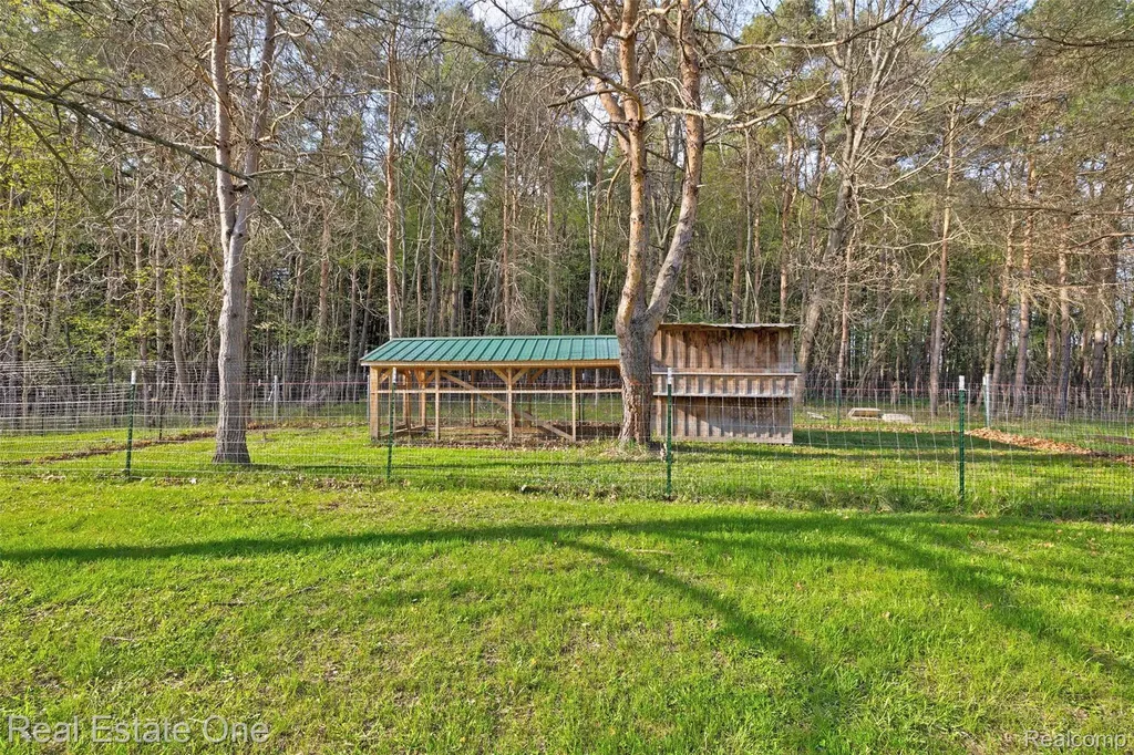 4340 Lahring Road Holly Township MI 48442