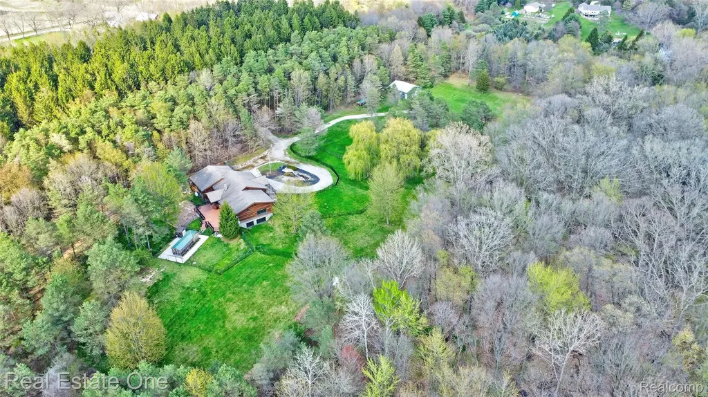 4340 Lahring Road Holly Township MI 48442
