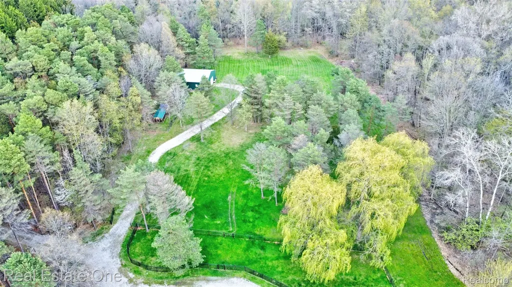 4340 Lahring Road Holly Township MI 48442