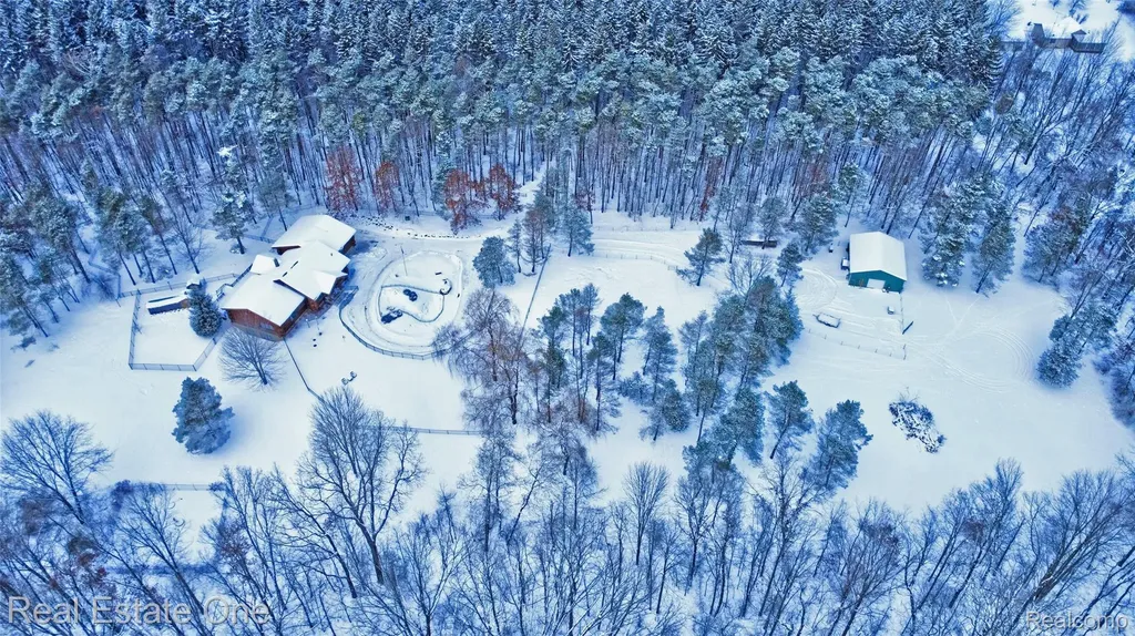 4340 Lahring Road Holly Township MI 48442