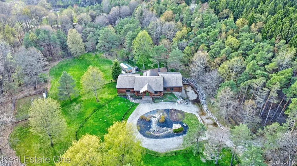 4340 Lahring Road Holly Township MI 48442