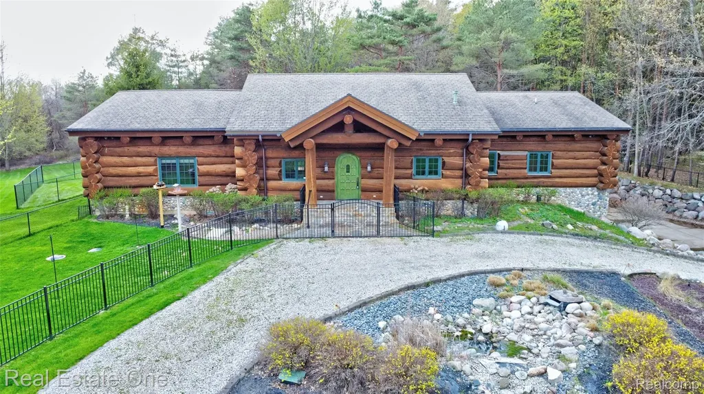 4340 Lahring Road Holly Township MI 48442