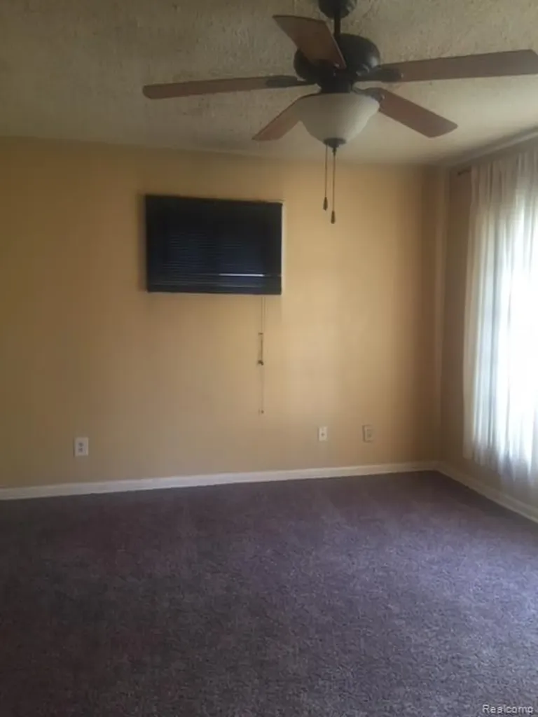 26413 Lehigh Street Inkster City MI 48141