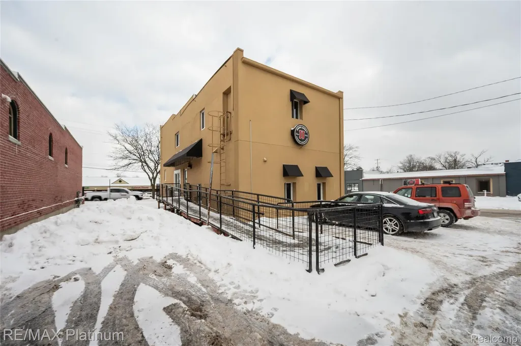 11528 S Saginaw Street Grand Blanc City MI 48439