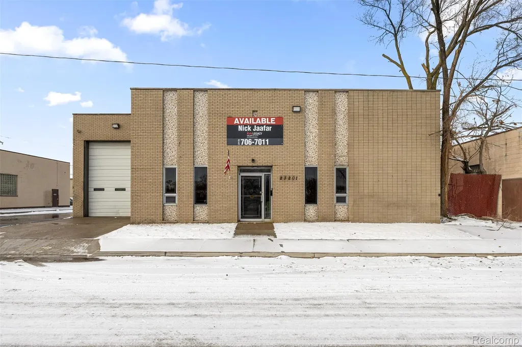 23201 Roseberry Avenue Warren City MI 48089
