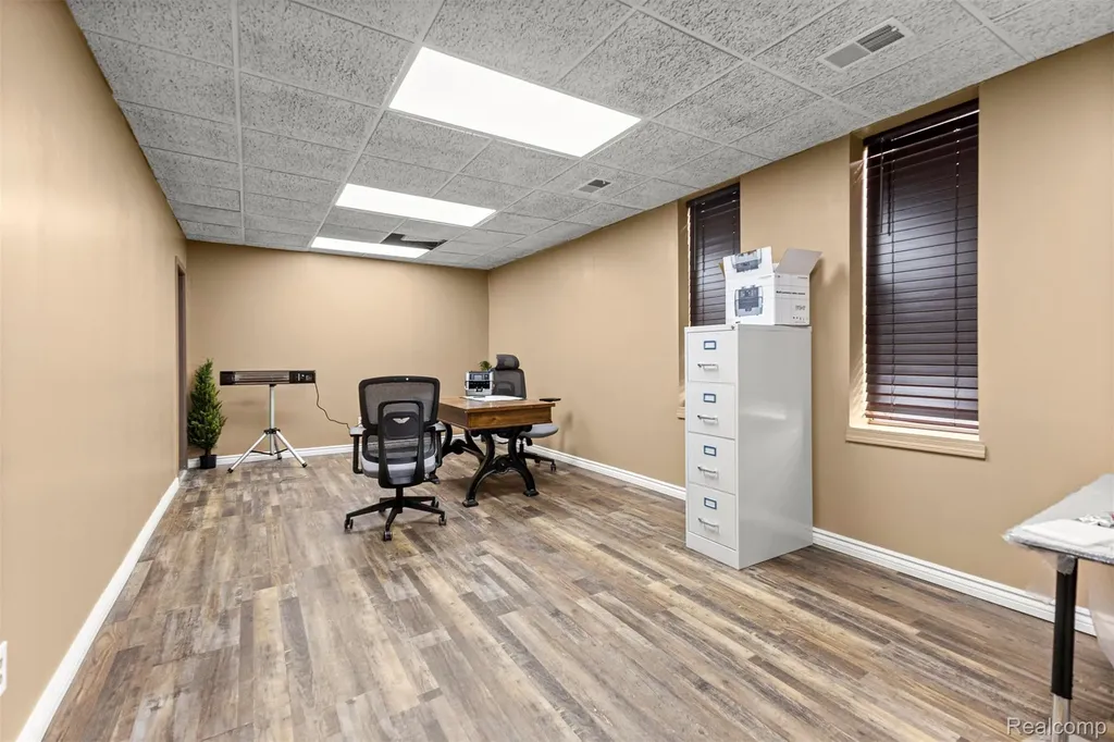23201 Roseberry Avenue Warren City MI 48089