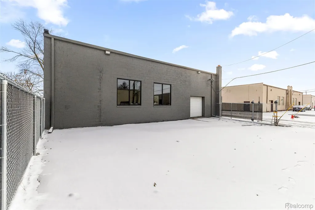 23201 Roseberry Avenue Warren City MI 48089