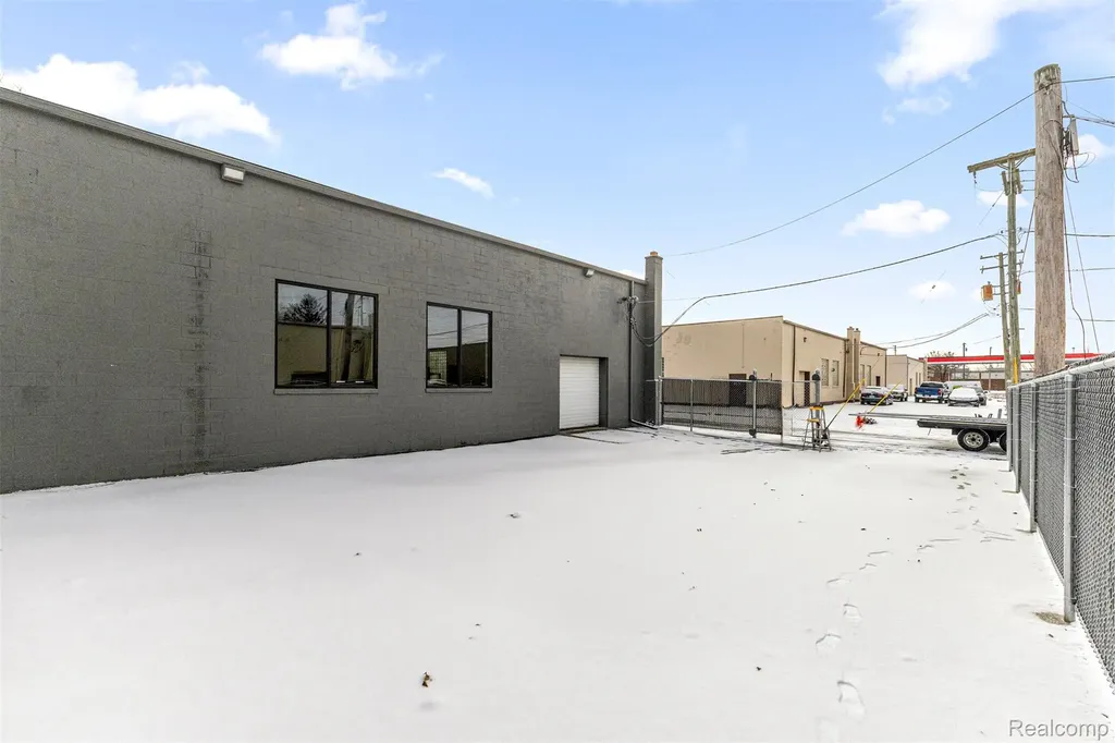 23201 Roseberry Avenue Warren City MI 48089