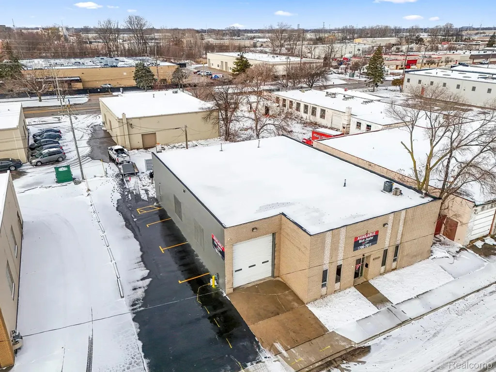 23201 Roseberry Avenue Warren City MI 48089