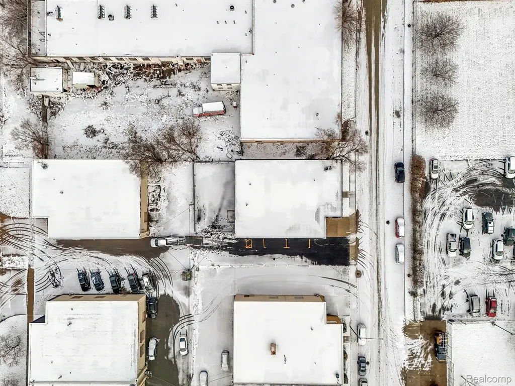 23201 Roseberry Avenue Warren City MI 48089