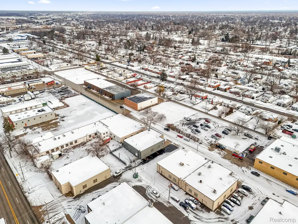 23201 Roseberry Avenue Warren City MI 48089