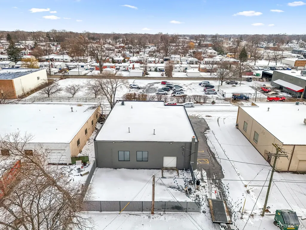 23201 Roseberry Avenue Warren City MI 48089