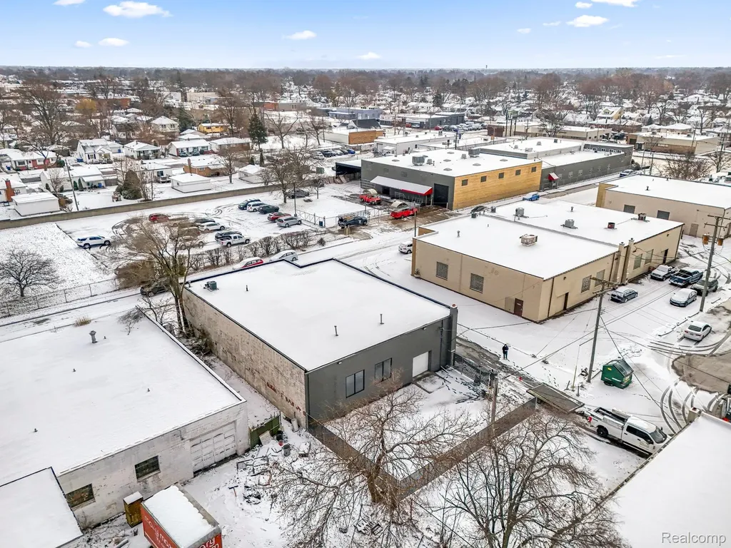 23201 Roseberry Avenue Warren City MI 48089