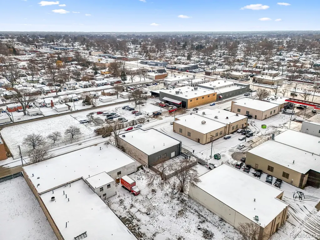 23201 Roseberry Avenue Warren City MI 48089