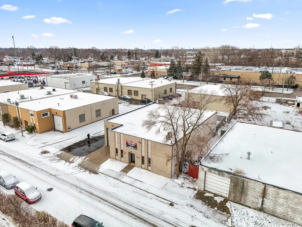 23201 Roseberry Avenue Warren City MI 48089